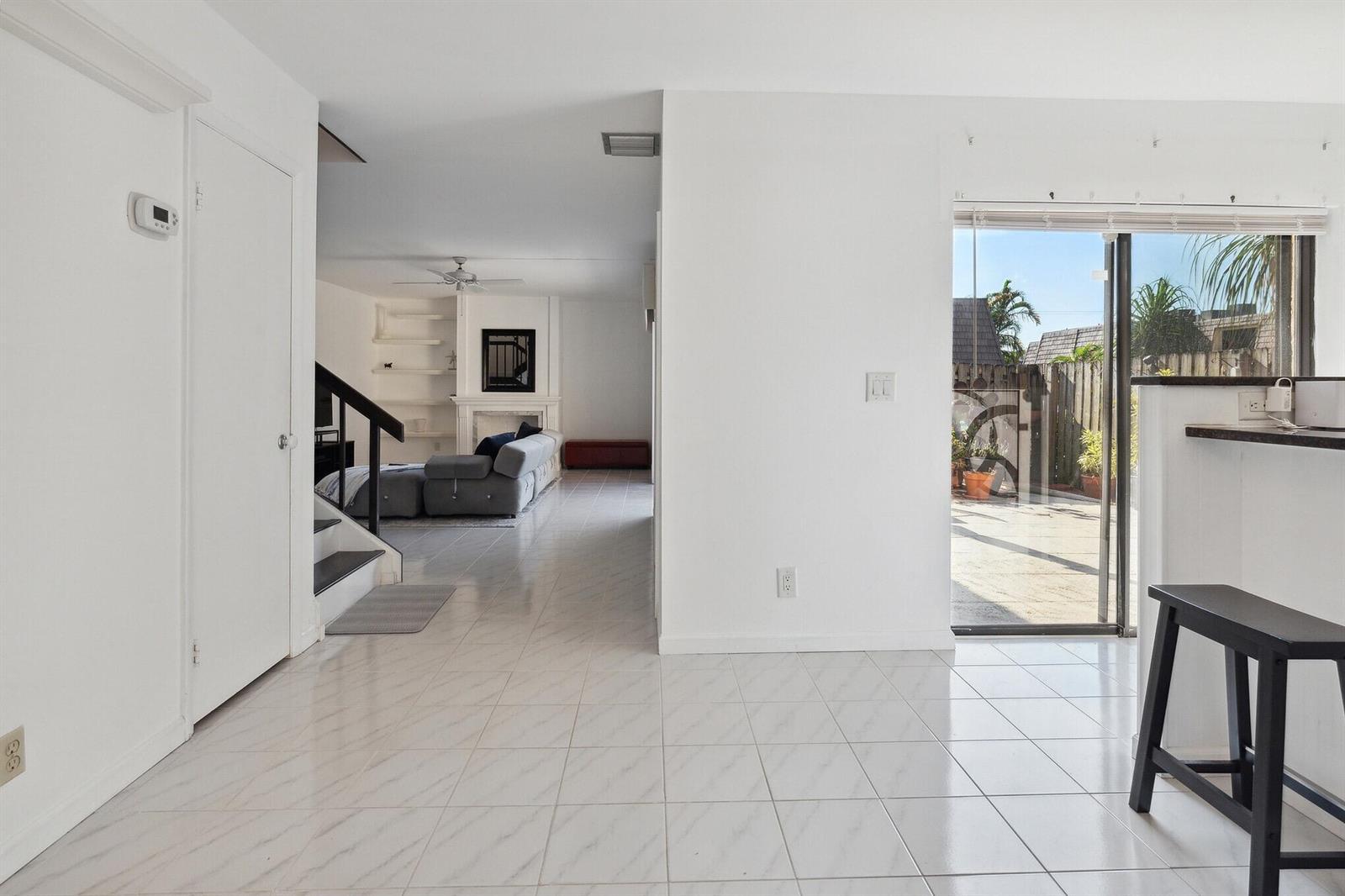 564 Springdale Circle, Palm Springs FL 33461 photo 3