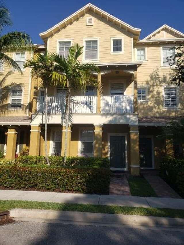 356 W Thatch Palm Circle # 106, Jupiter FL 33458