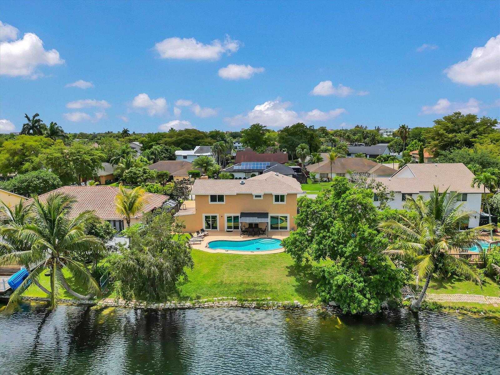621 SW 98th Terrace, Pembroke Pines FL 33025