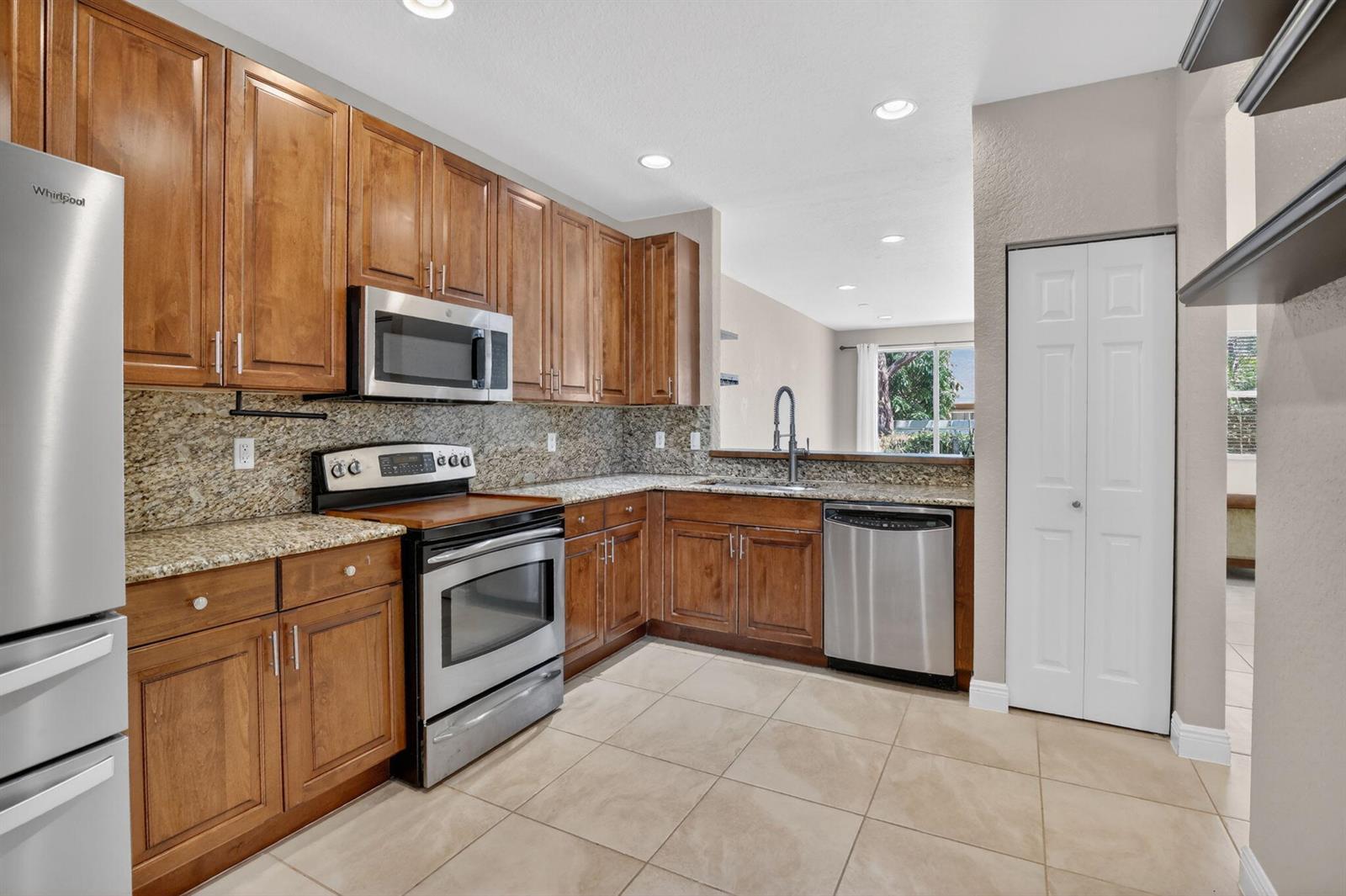9761 Darlington Place, Cooper City FL 33328 photo 4
