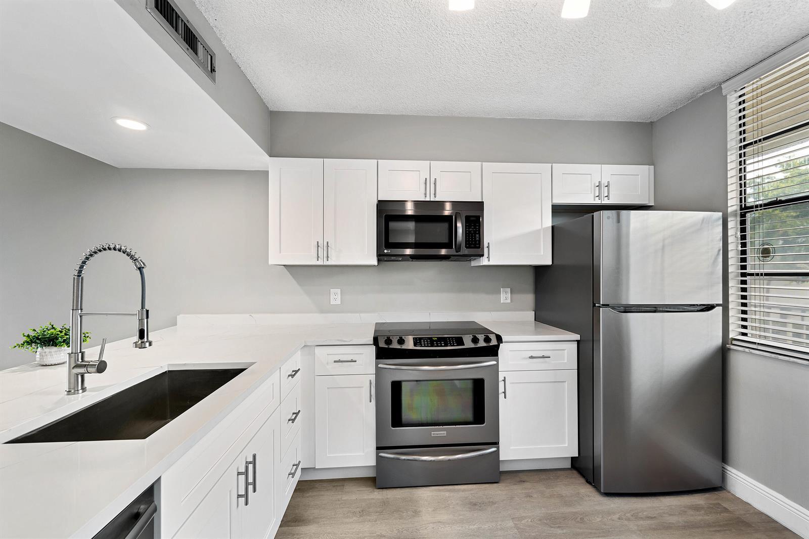 3636 Whitehall Drive # 402, West Palm Beach FL 33401 photo 2