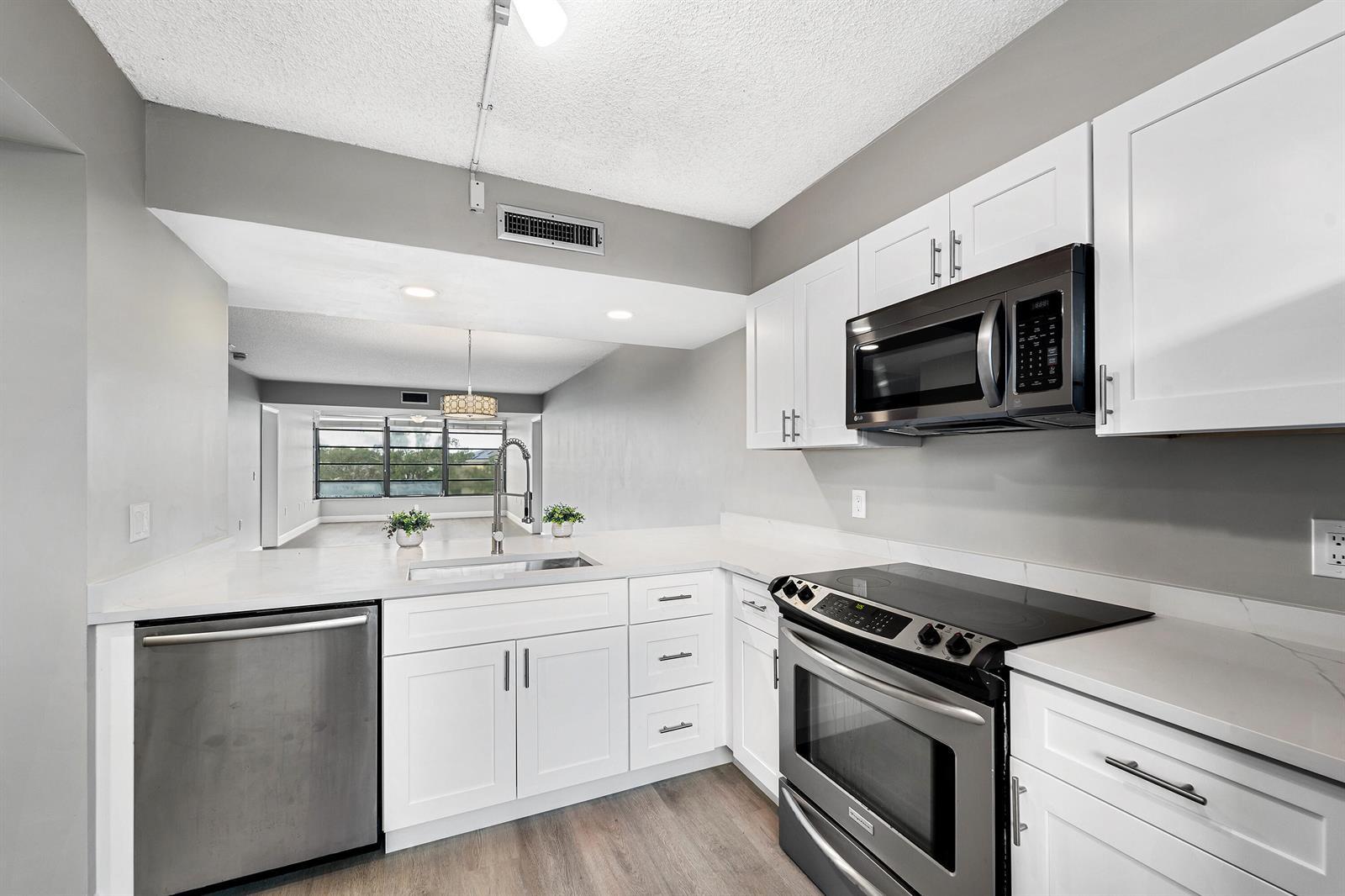 3636 Whitehall Drive # 402, West Palm Beach FL 33401 photo 3