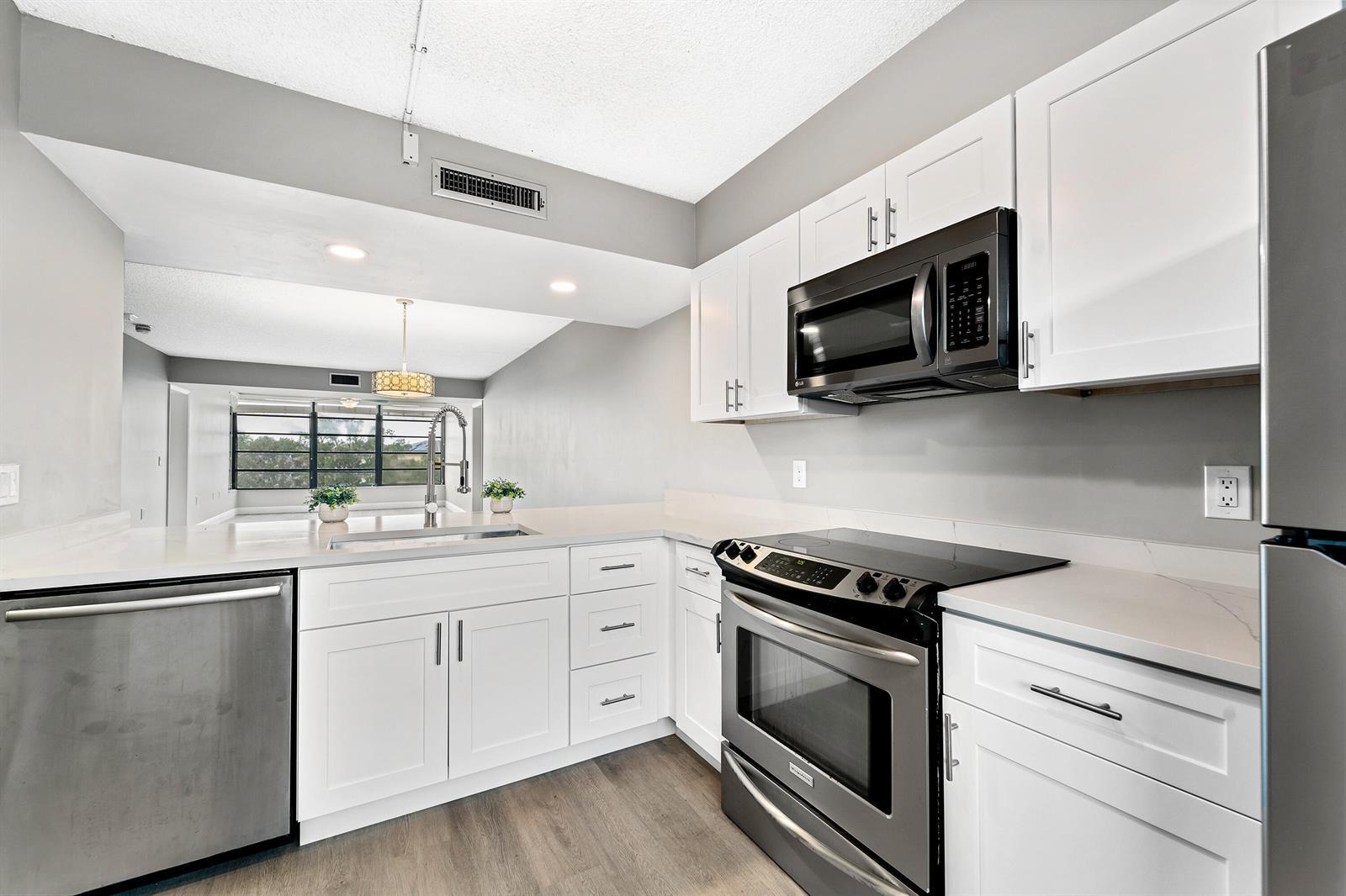 3636 Whitehall Drive # 402, West Palm Beach FL 33401 photo 4
