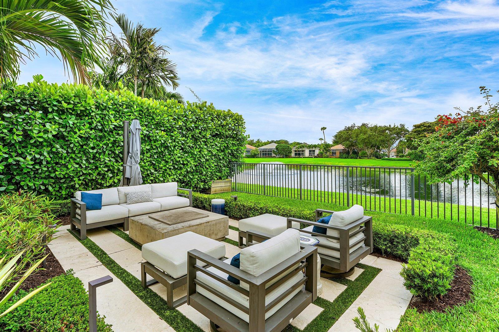 21 Somerset Drive, Palm Beach Gardens FL 33418 photo 2