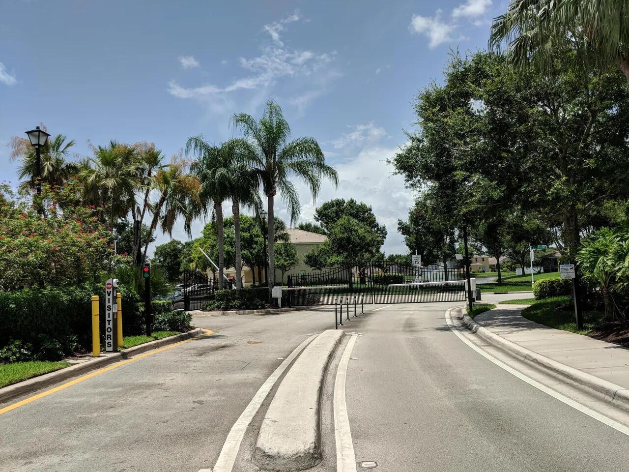 4814 NW 58th Manor, Coconut Creek FL 33073 photo 2