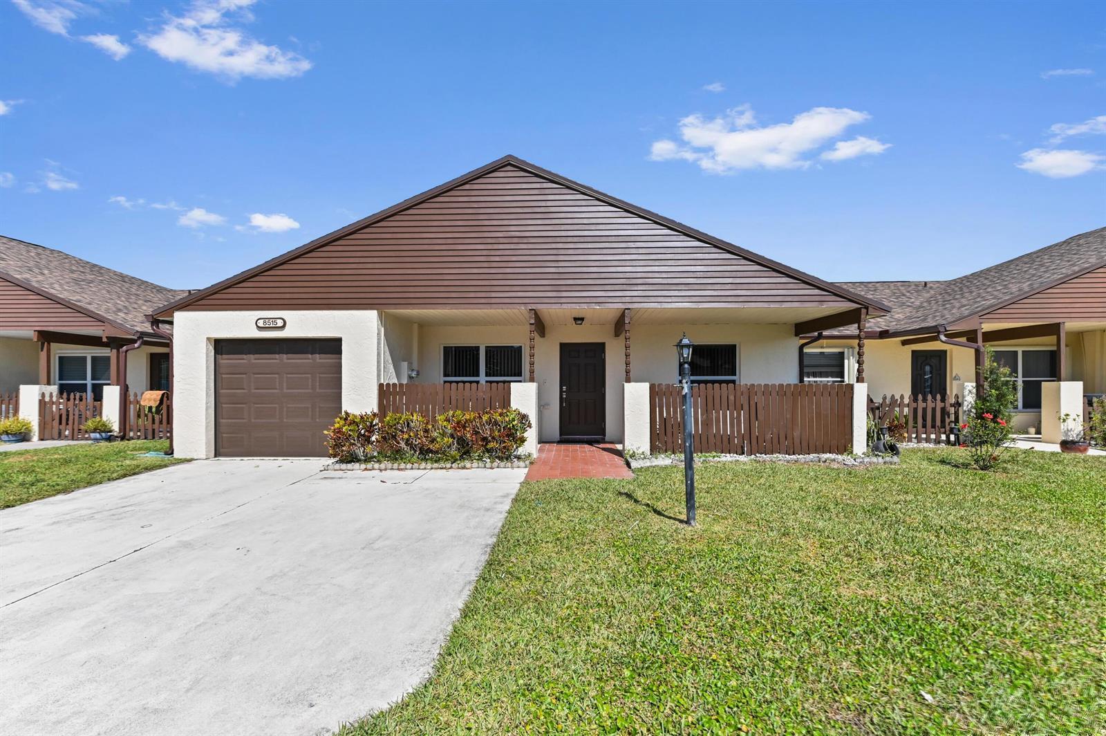 8515 Lake Point Court, Lake Worth FL 33467