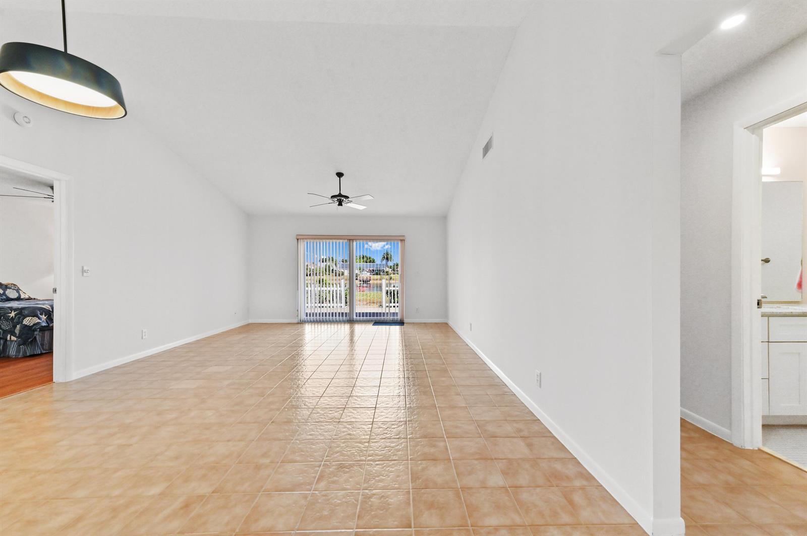 8515 Lake Point Court, Lake Worth FL 33467 photo 4