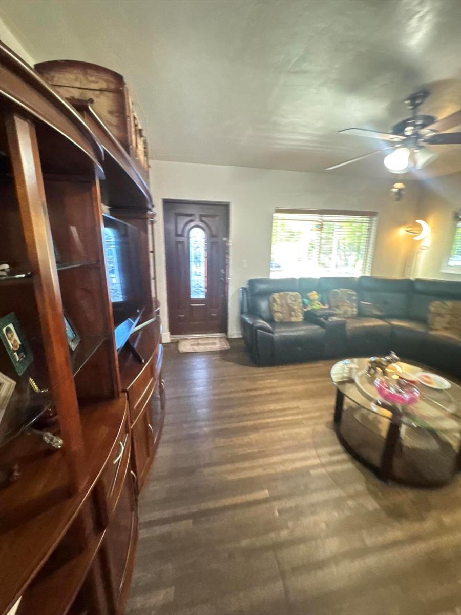 1070 NE 158th Street, North Miami Beach FL 33162 photo 4