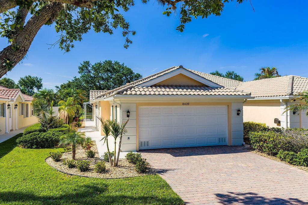 8439 SE Retreat Drive, Hobe Sound FL 33455 photo 2