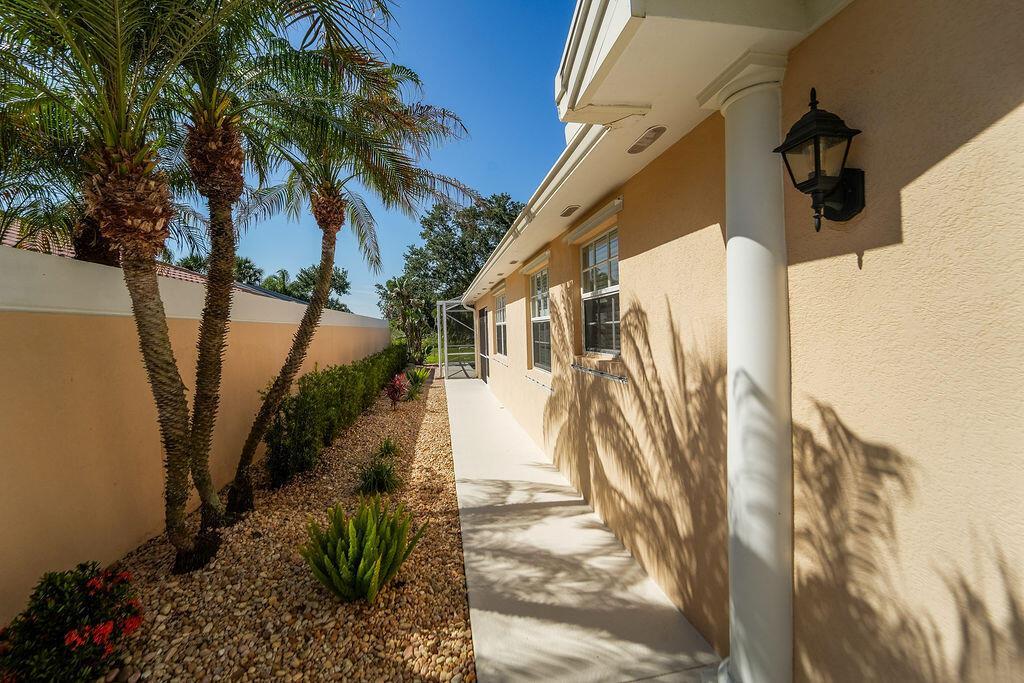 8439 SE Retreat Drive, Hobe Sound FL 33455 photo 4