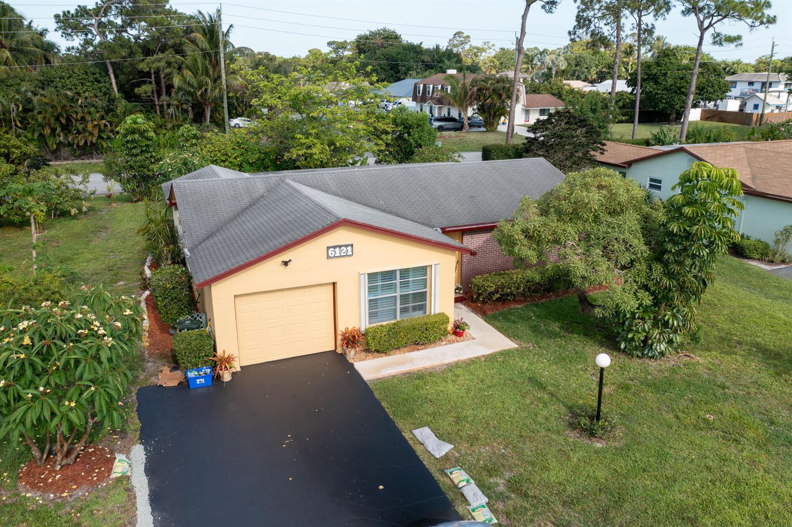 6121 Rainbow Circle, FL 33463