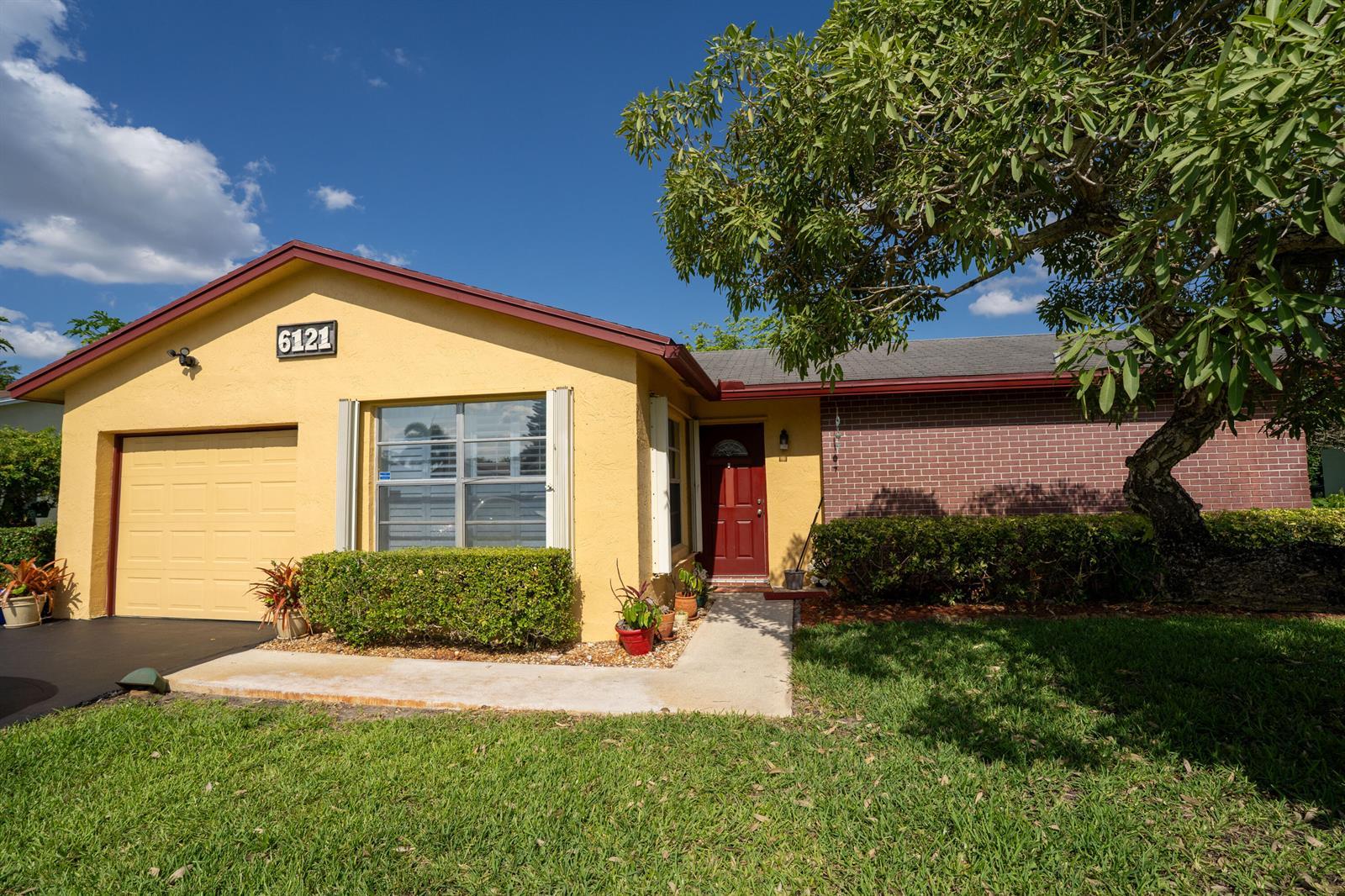 6121 Rainbow Circle, FL 33463 photo 5