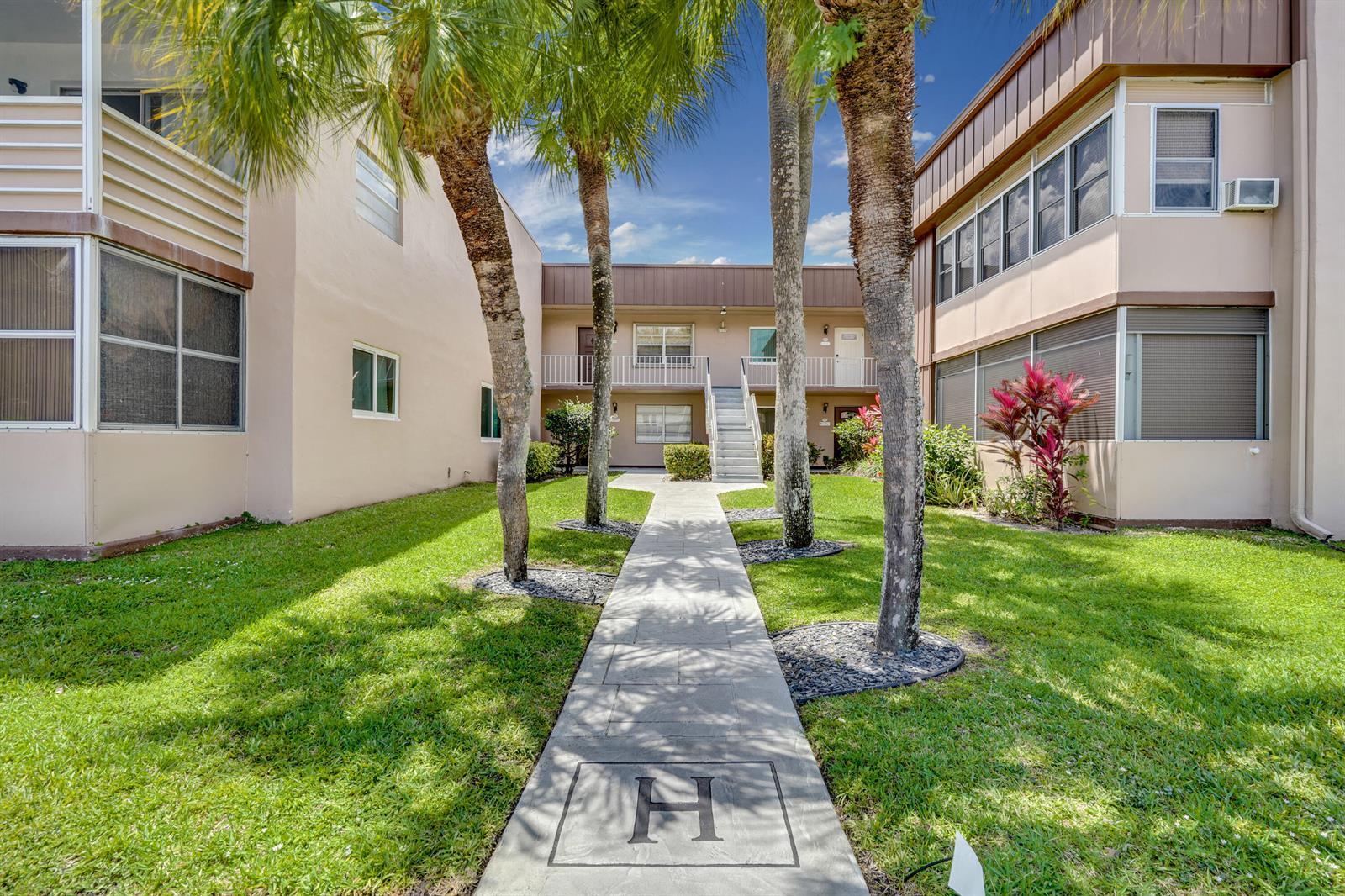 376 Piedmont H, Delray Beach FL 33484 photo 4