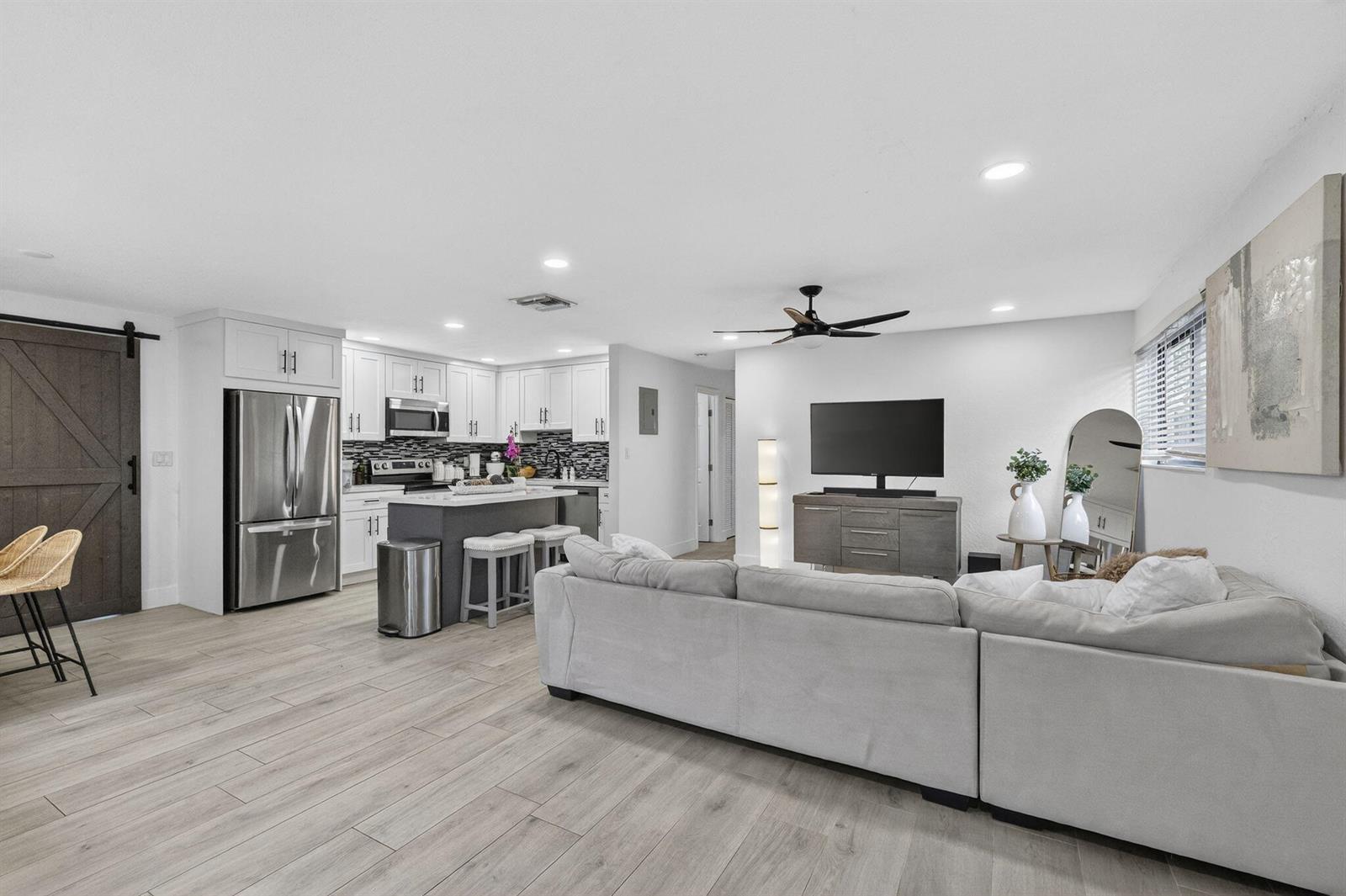 830 NE 59th Court, Oakland Park FL 33334 photo 5