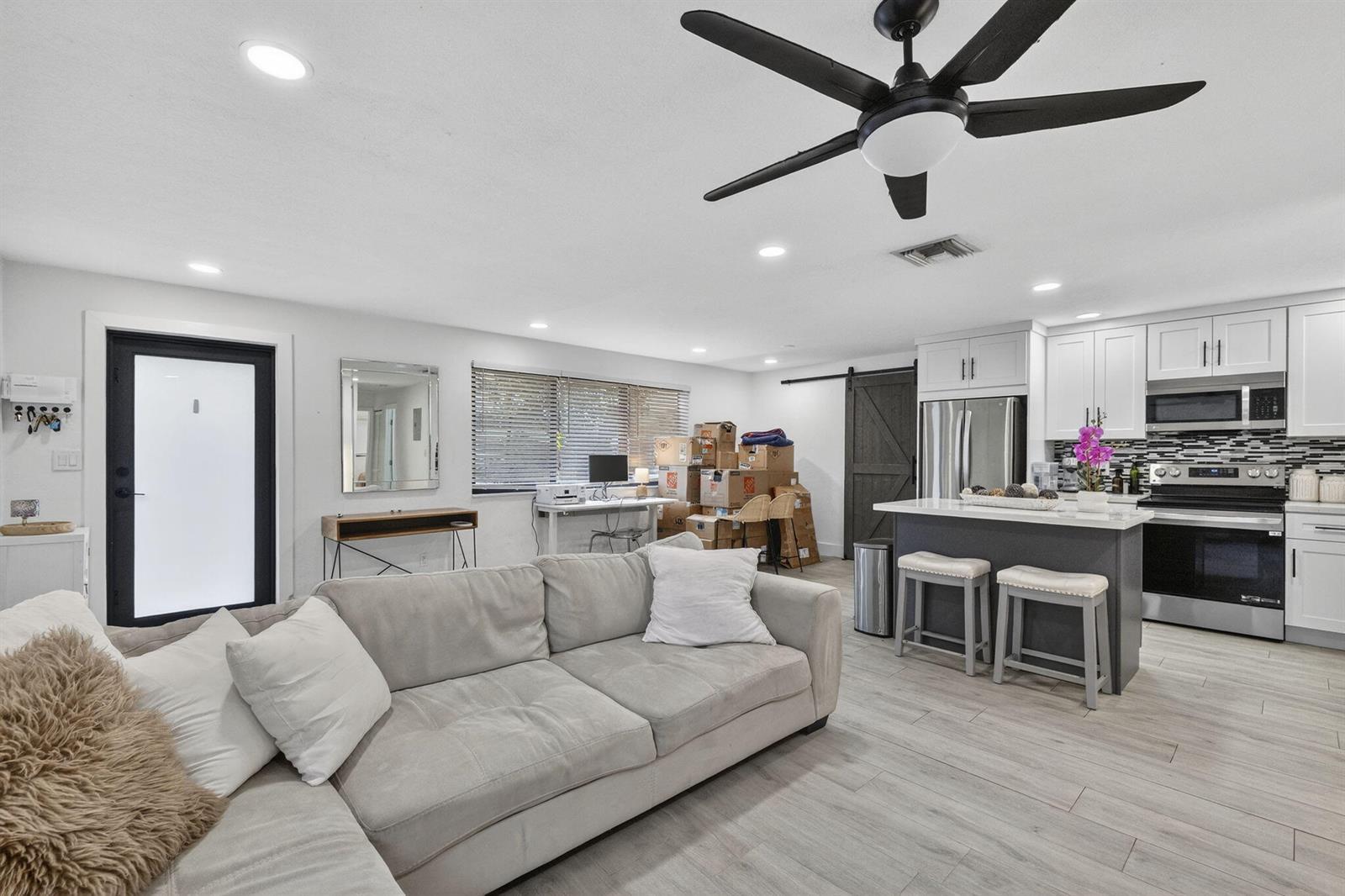 830 NE 59th Court, Oakland Park FL 33334 photo 4