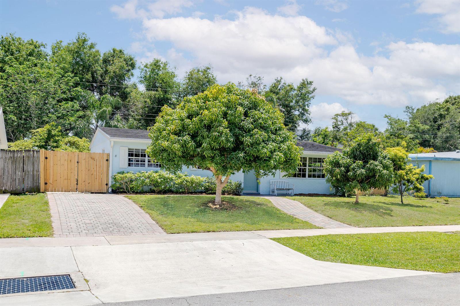 4366 Bamboo Drive, Palm Beach Gardens FL 33410 photo 2