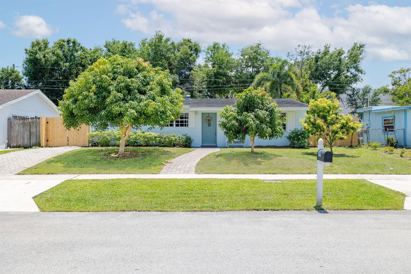 4366 Bamboo Drive, Palm Beach Gardens FL 33410
