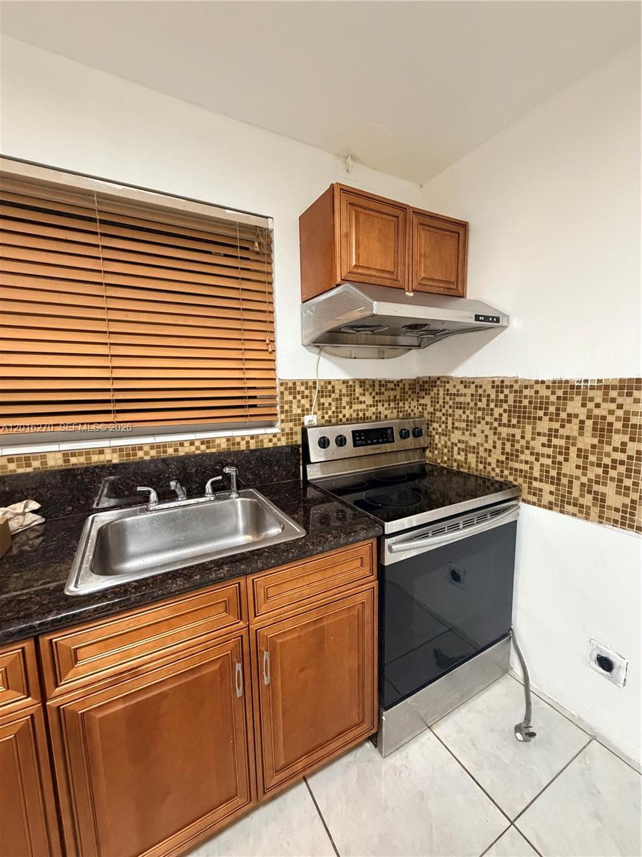 717 NE 1st St, Hallandale Beach FL 33009 photo 3