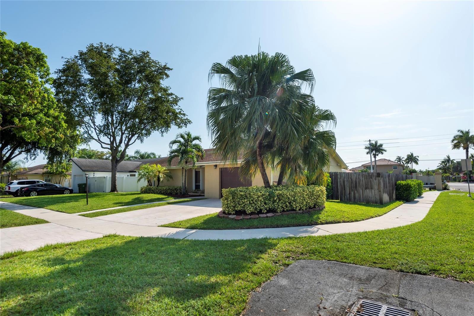 2101 NW 101st Terrace, Pembroke Pines FL 33026 photo 2