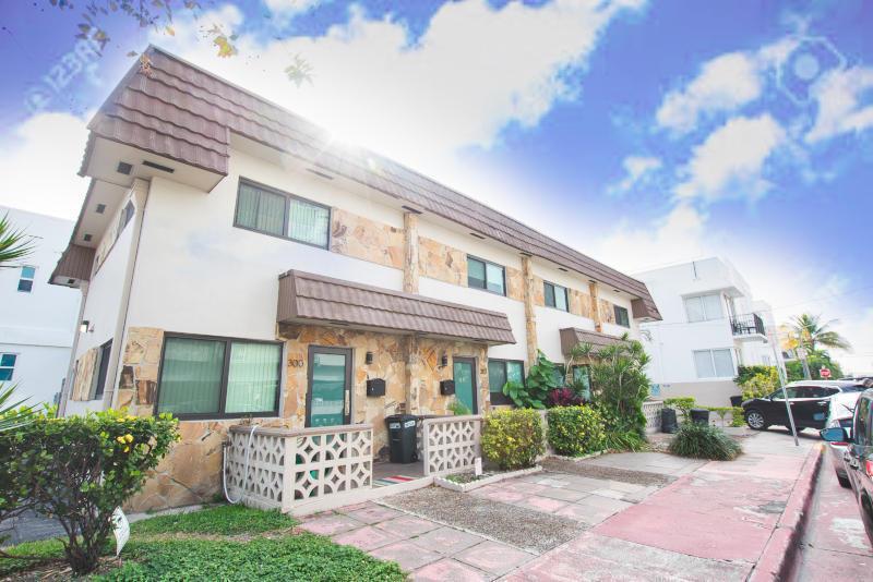 300 80th Street, Miami Beach FL 33141 photo 2
