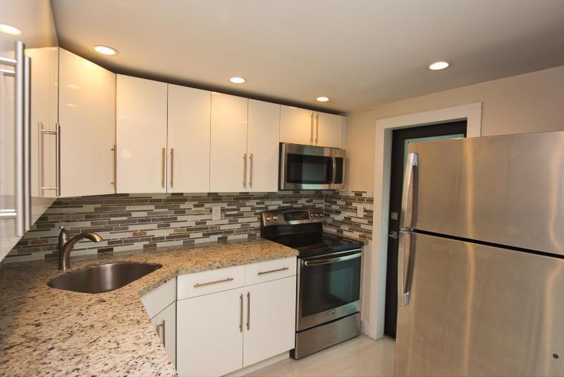 300 80th Street, Miami Beach FL 33141 photo 5