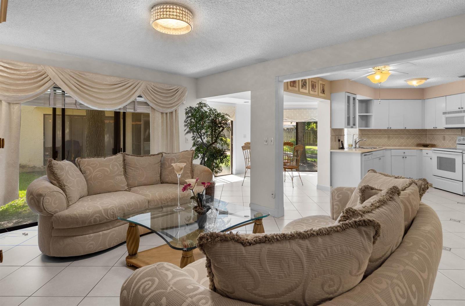 3404 Emerald Oaks Drive # 803, Hollywood FL 33021