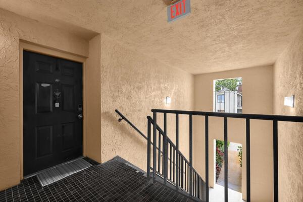 150 Pineview Road # J6, Jupiter FL 33469 photo 2
