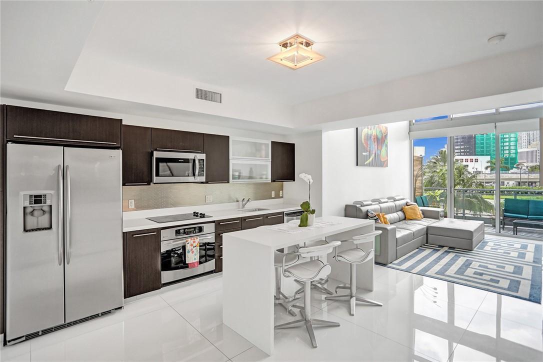 90 SW 3rd Street, Miami FL 33130 photo 2