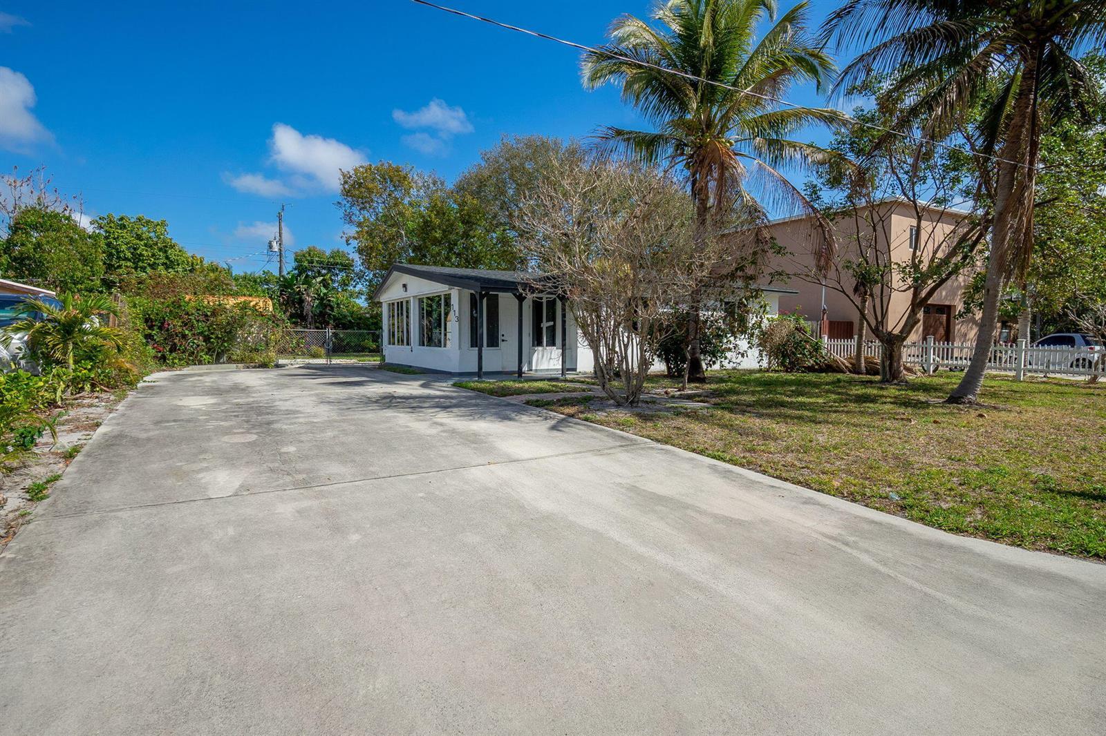 113 SE 8th Avenue, Boynton Beach FL 33435 photo 2