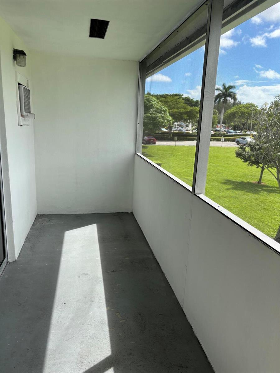 218 Windsor J, West Palm Beach FL 33417 photo 5