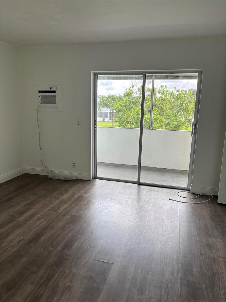 218 Windsor J, West Palm Beach FL 33417 photo 4