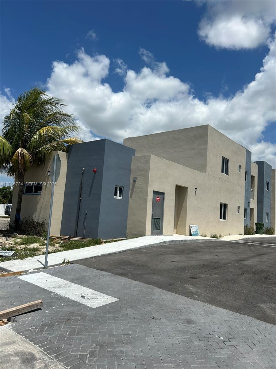 811 E 52nd St # 102, Hialeah FL 33013 photo 2