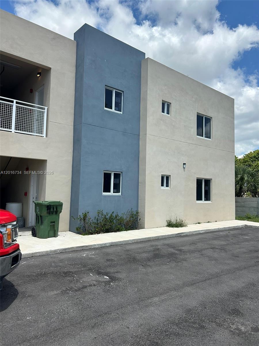 811 E 52nd St # 102, Hialeah FL 33013