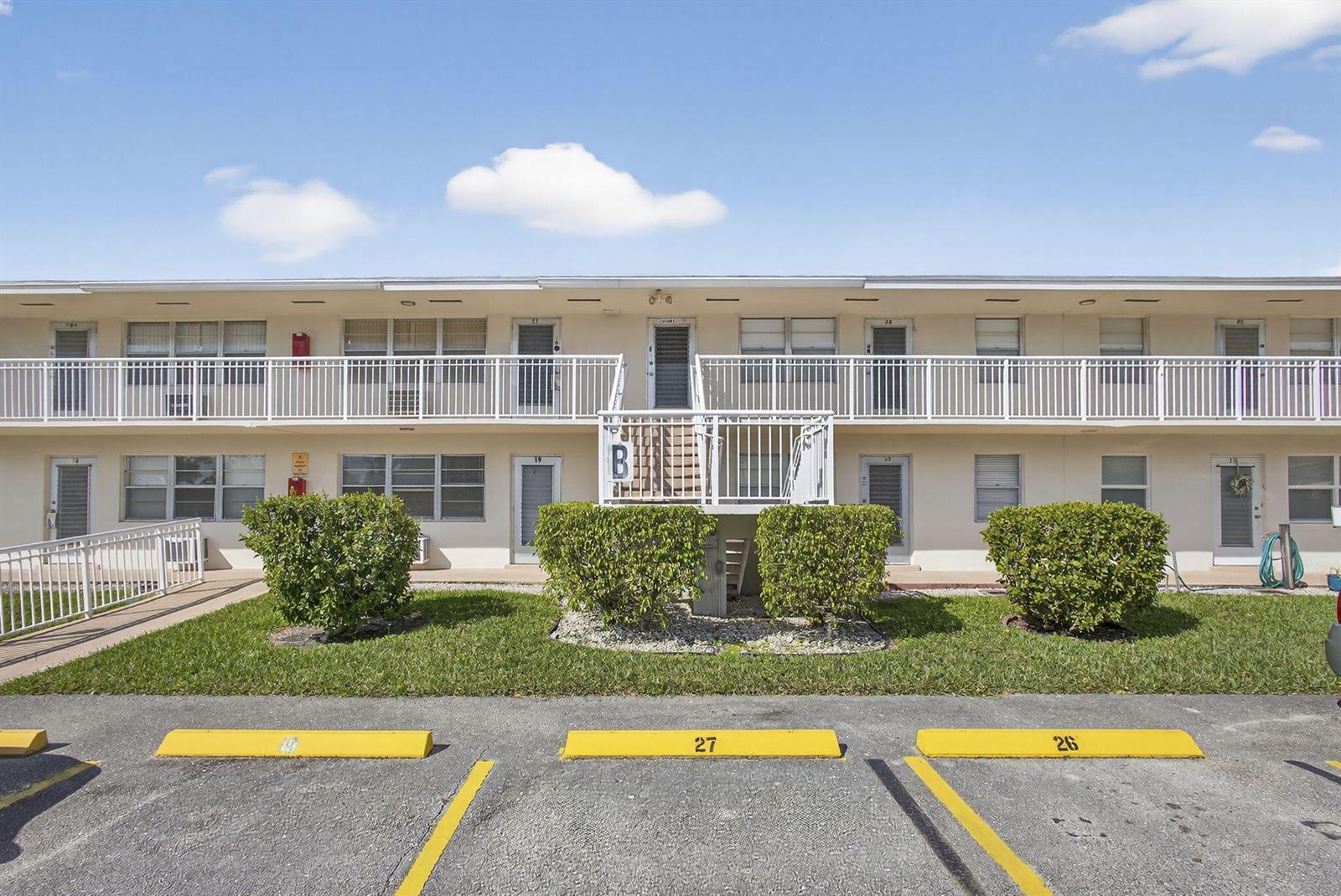 19 Hastings B, West Palm Beach FL 33417 photo 2