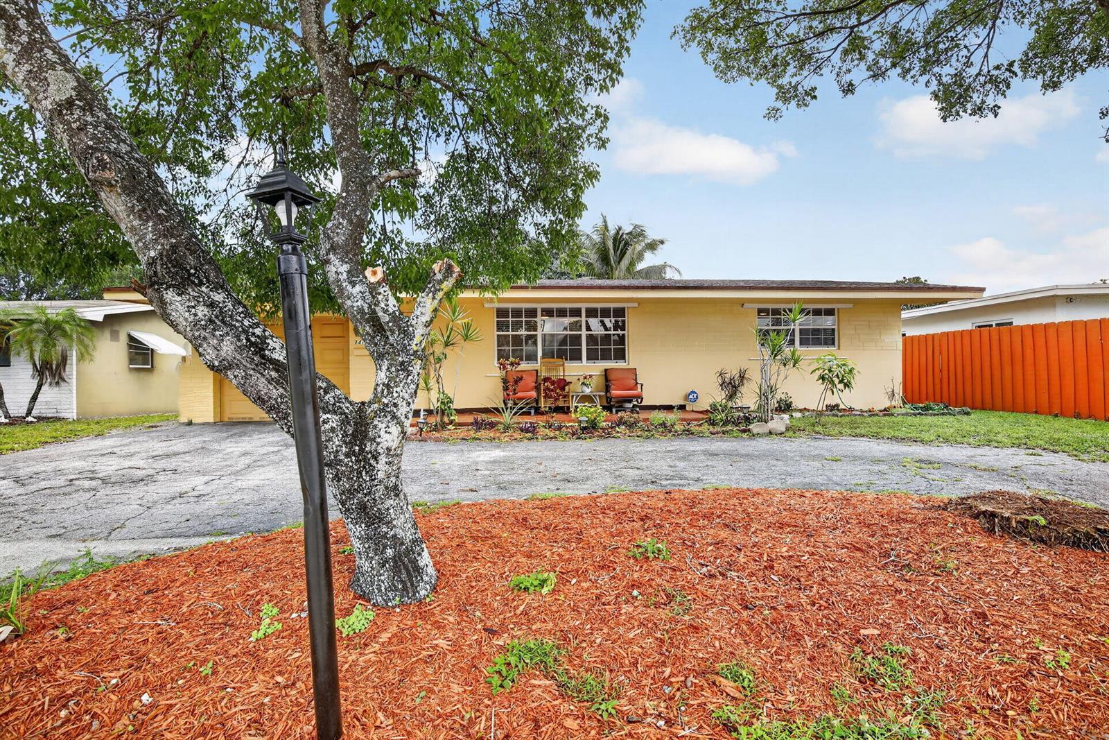 1411 NW 89th Avenue, Pembroke Pines FL 33024 photo 2