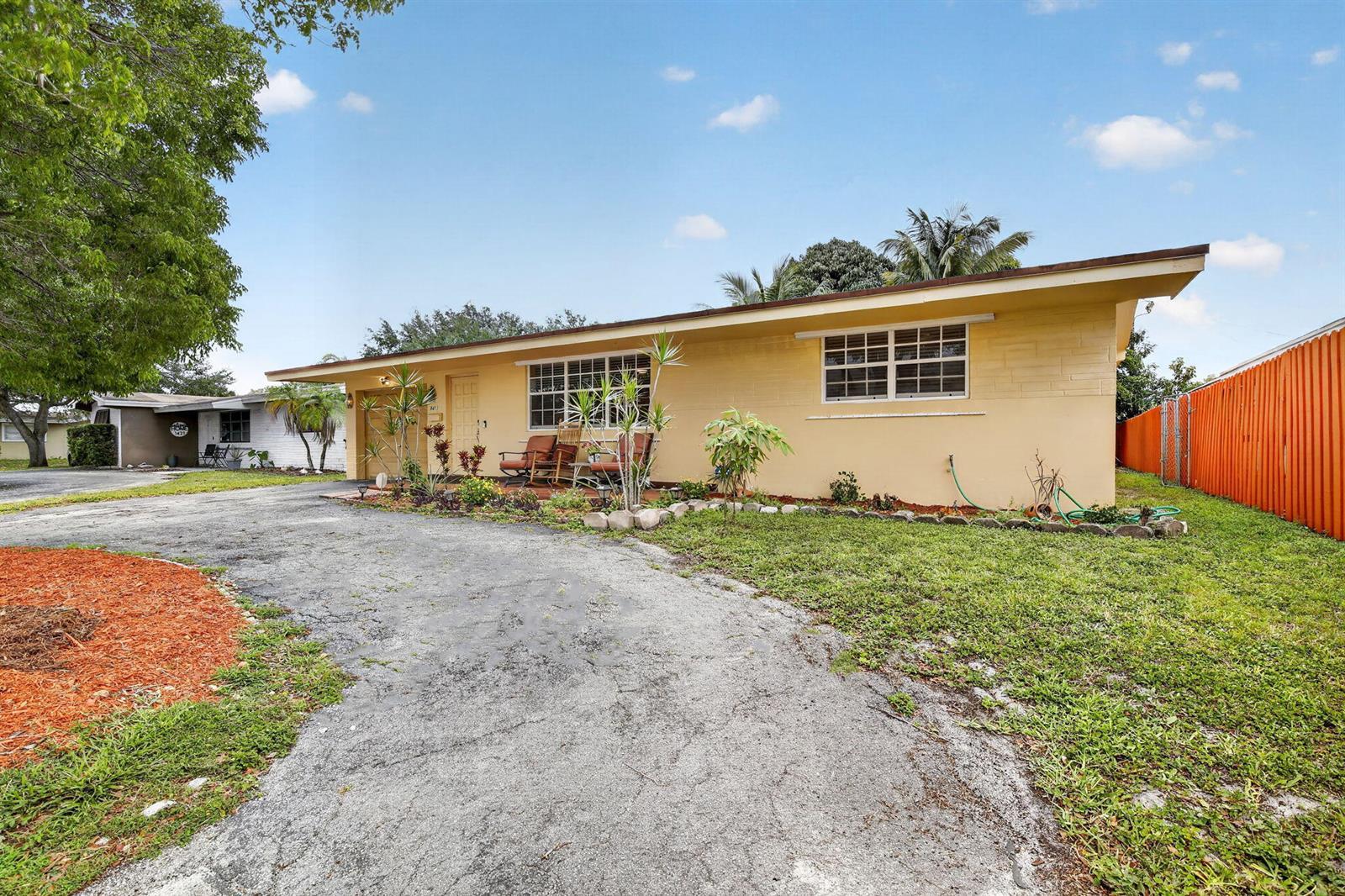1411 NW 89th Avenue, Pembroke Pines FL 33024 photo 3