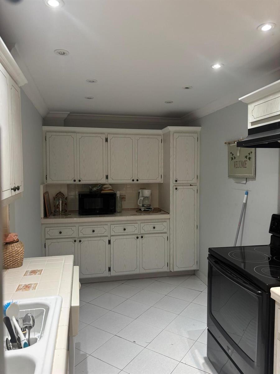 4350 Hillcrest Drive # 704, Hollywood FL 33021 photo 4