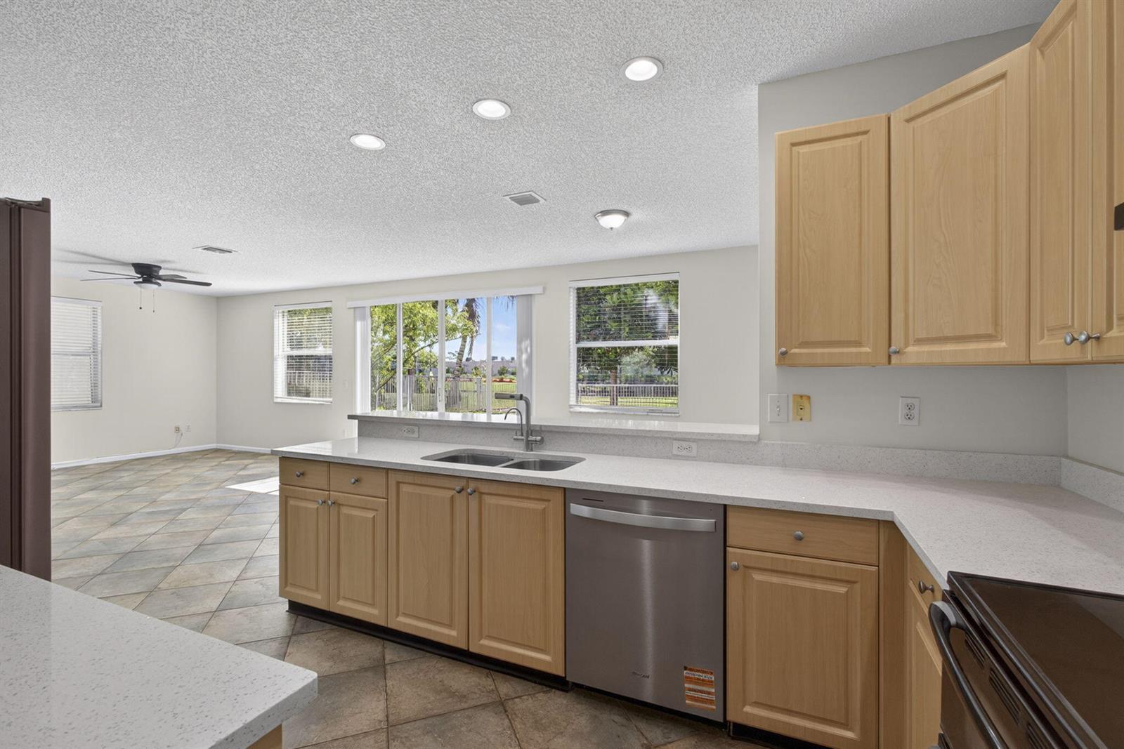 1104 Oakwater Drive, Royal Palm Beach FL 33411 photo 5
