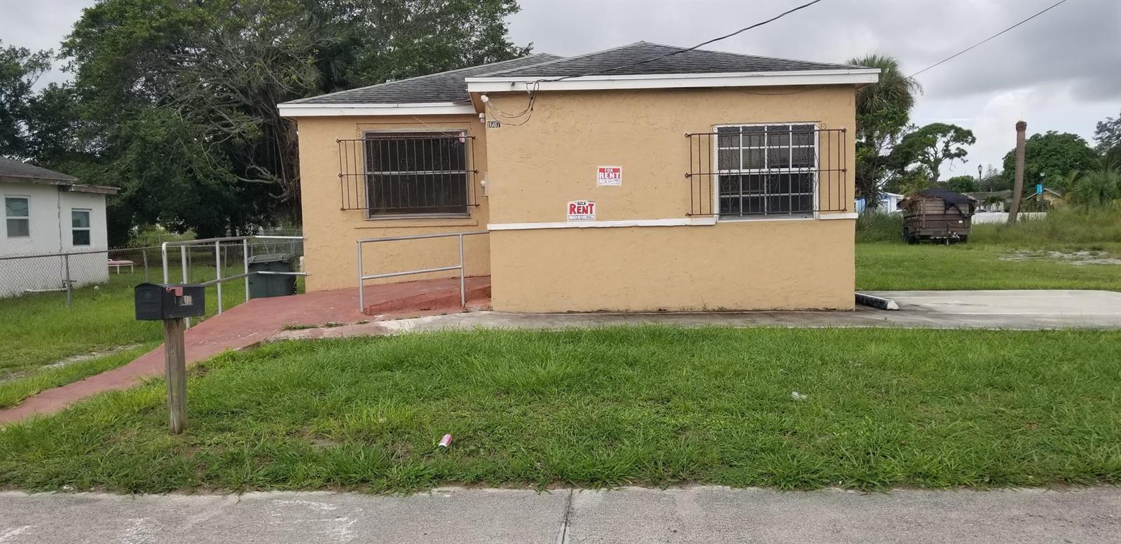 1607 Avenue D, Fort Pierce FL 34950 photo 2