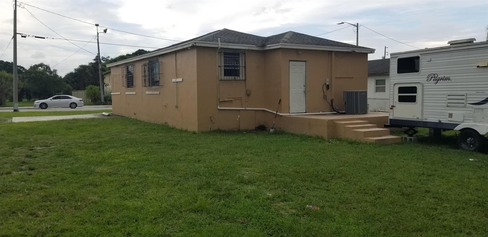 1607 Avenue D, Fort Pierce FL 34950 photo 3