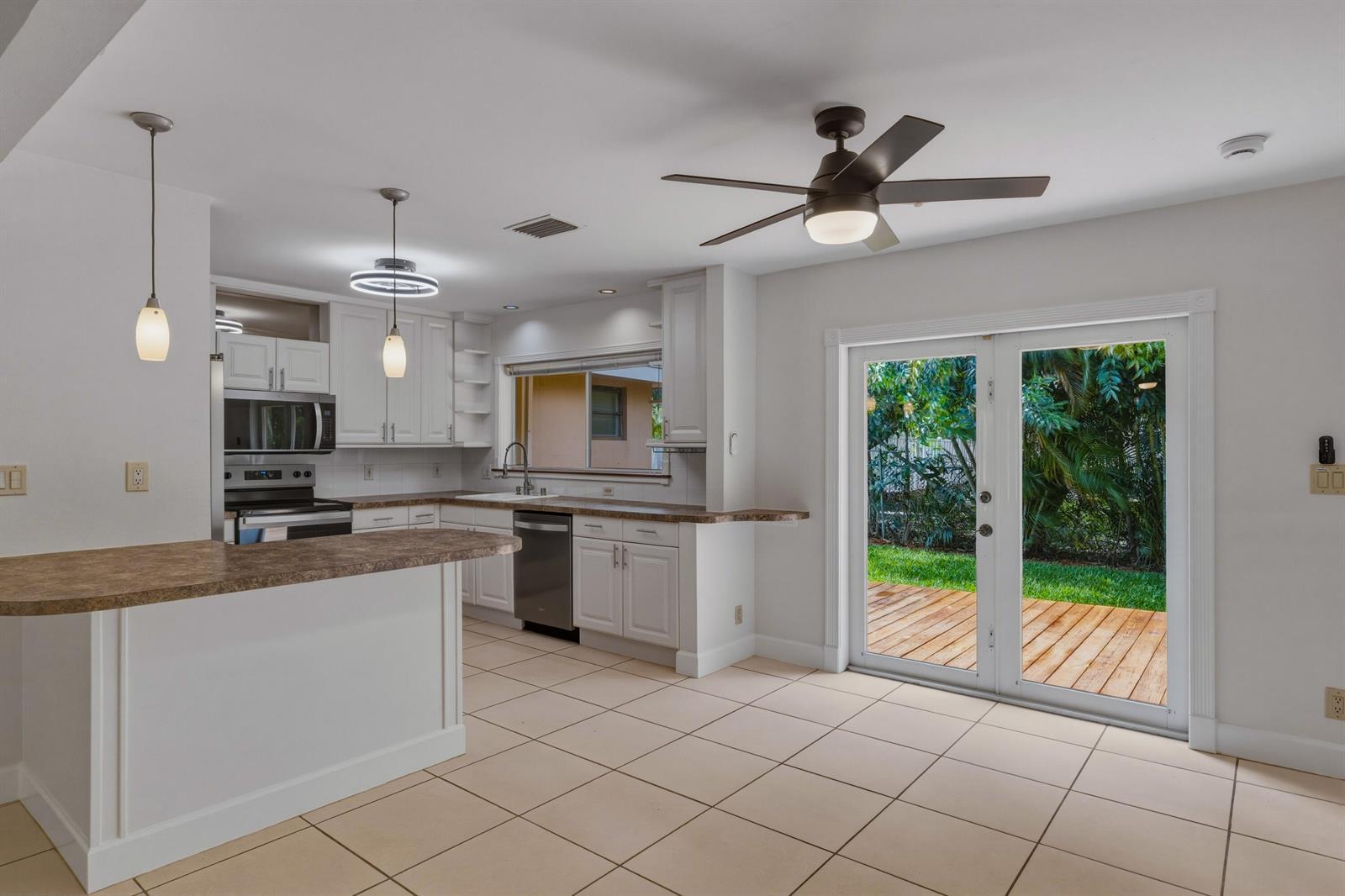 284 Allenwood Drive, Lauderdale By The Sea FL 33308 photo 2