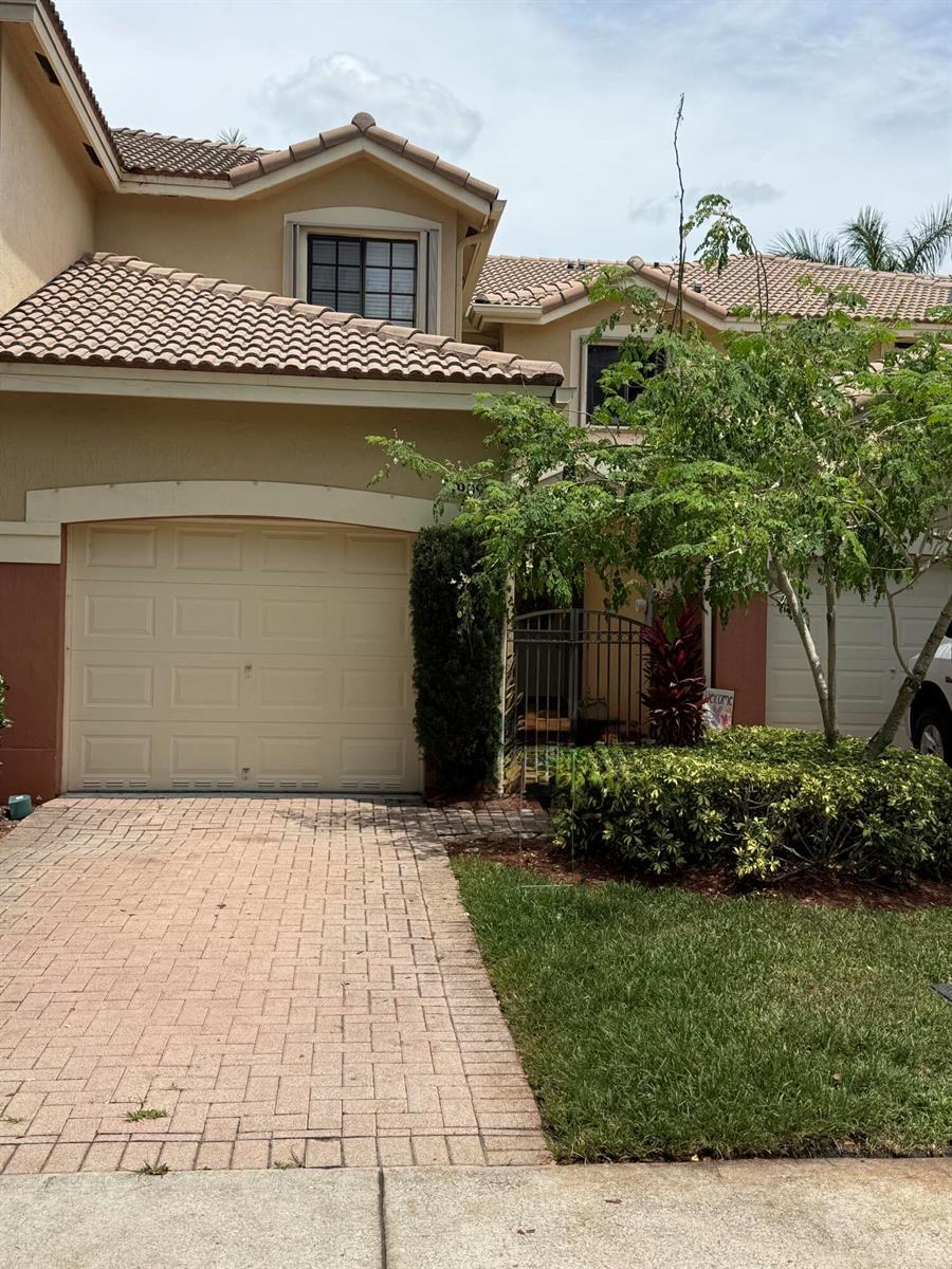 3909 Tree Top Drive # 3909, Weston FL 33332