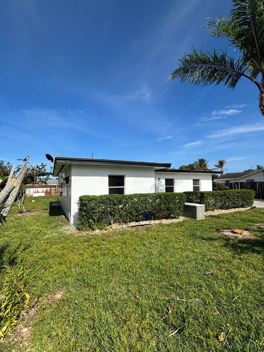328 Urquhart Street, FL 33461 photo 2