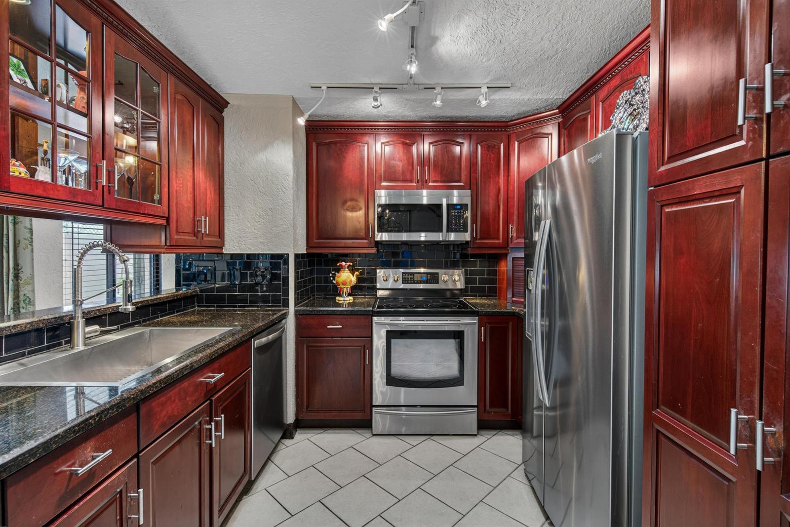 3068 S Oakland Forest Drive # 806, Oakland Park FL 33309 photo 2
