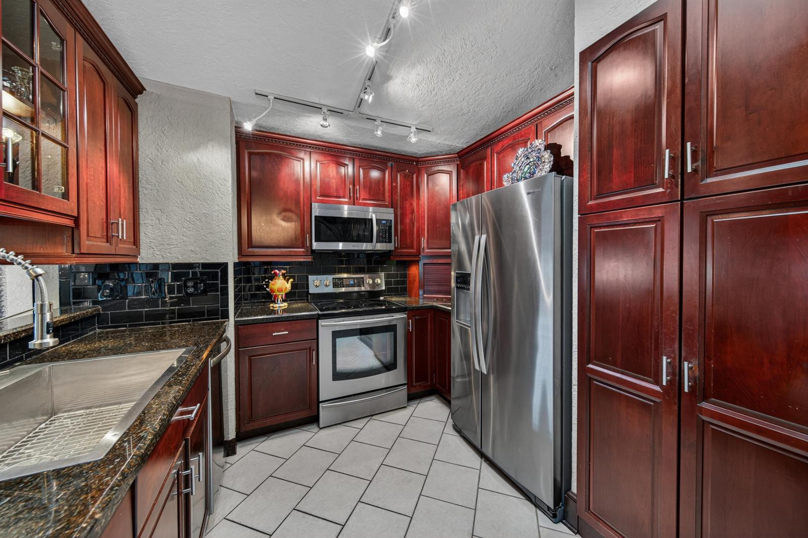 3068 S Oakland Forest Drive # 806, Oakland Park FL 33309 photo 3