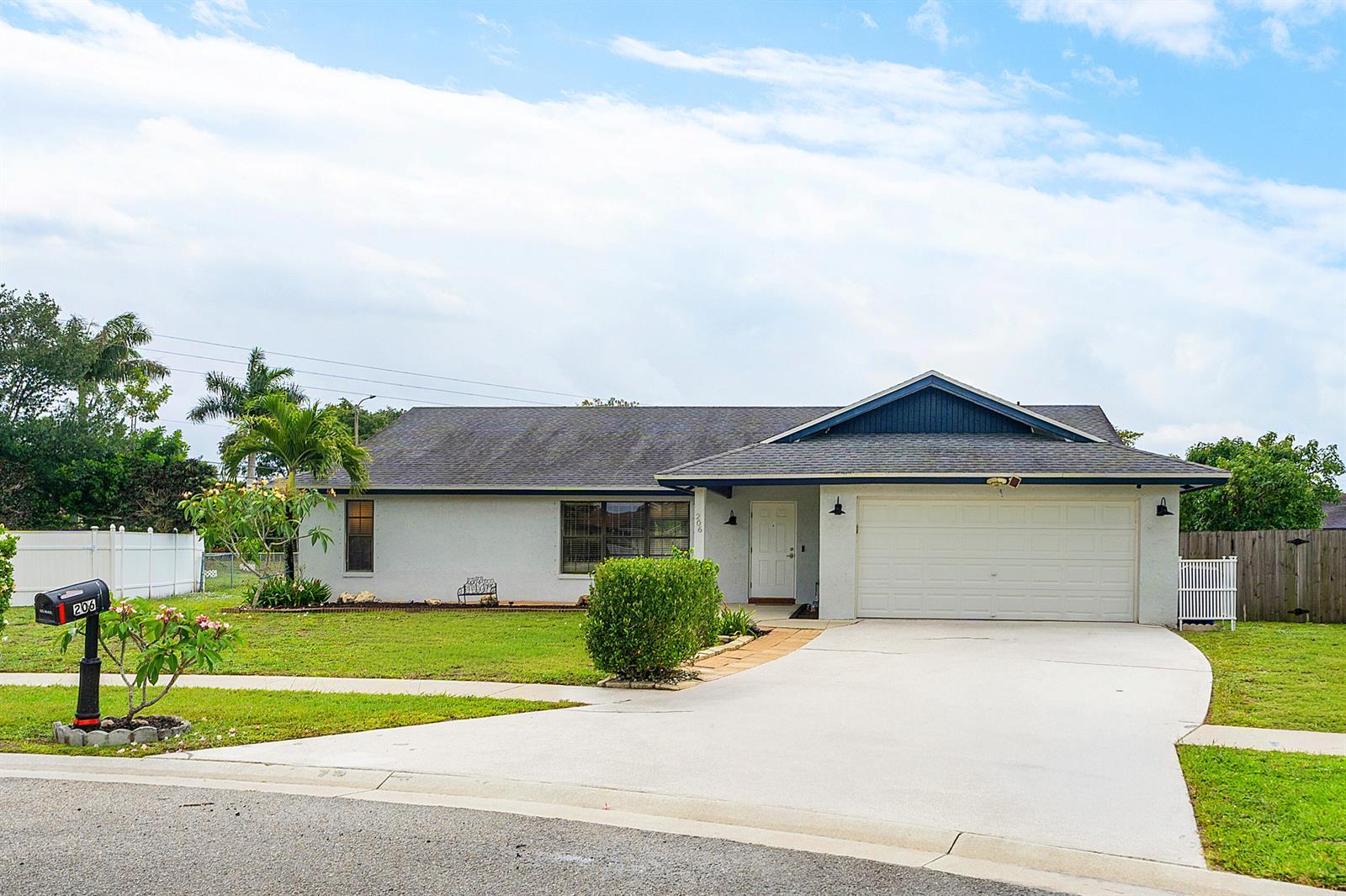 206 Parkwood Drive S, Royal Palm Beach FL 33411 photo 2
