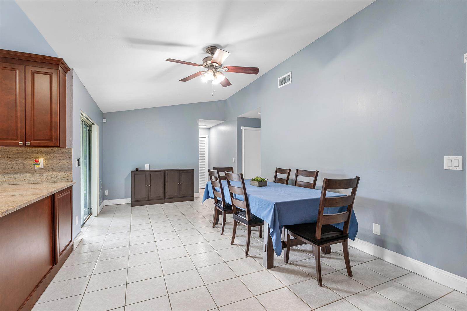 206 Parkwood Drive S, Royal Palm Beach FL 33411 photo 5