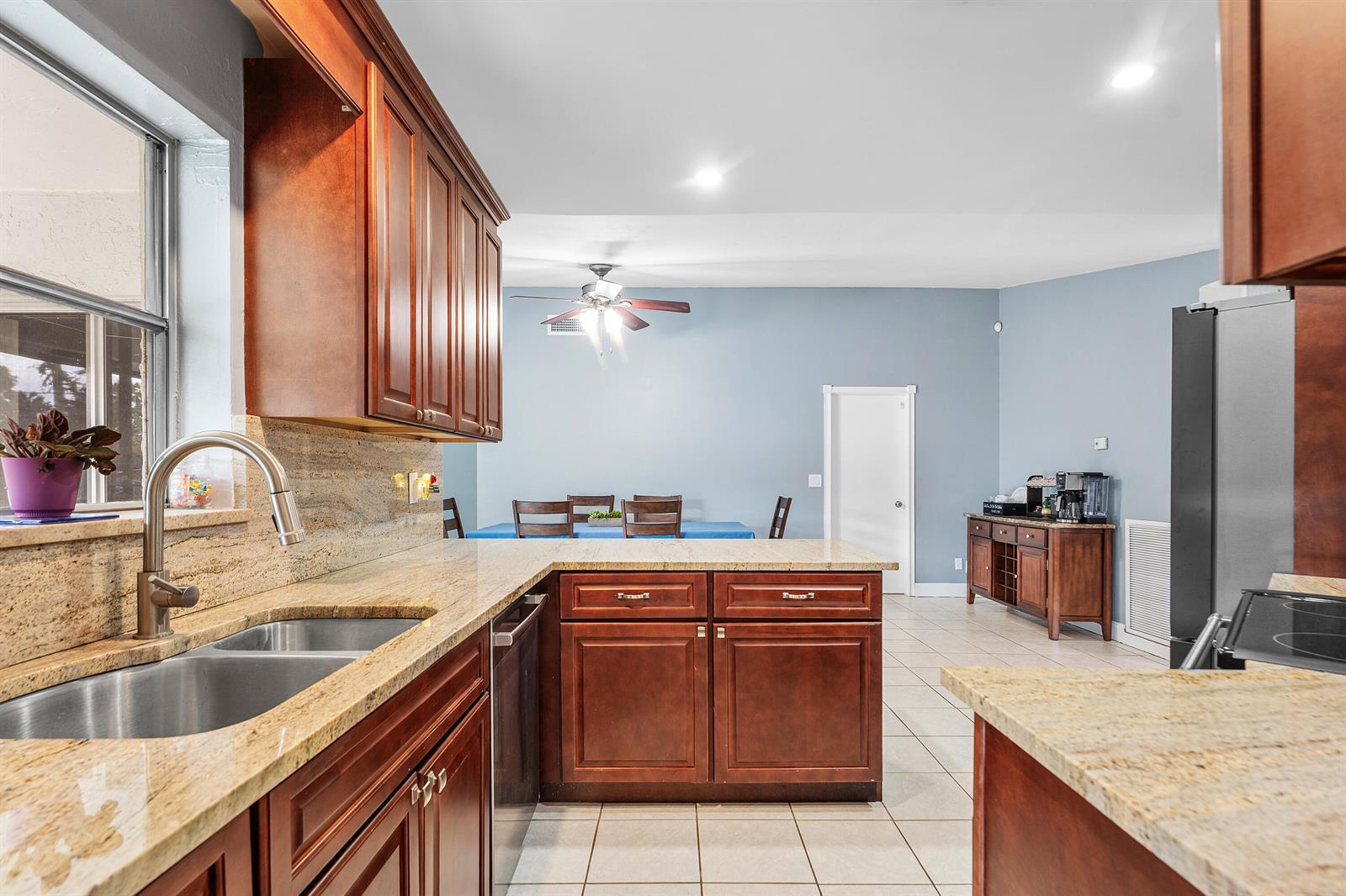 206 Parkwood Drive S, Royal Palm Beach FL 33411 photo 4
