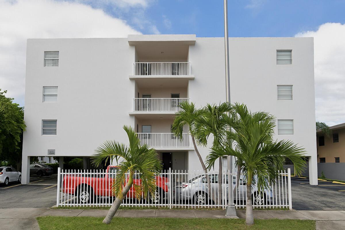 1095 W 77th Street # 202, Hialeah FL 33014