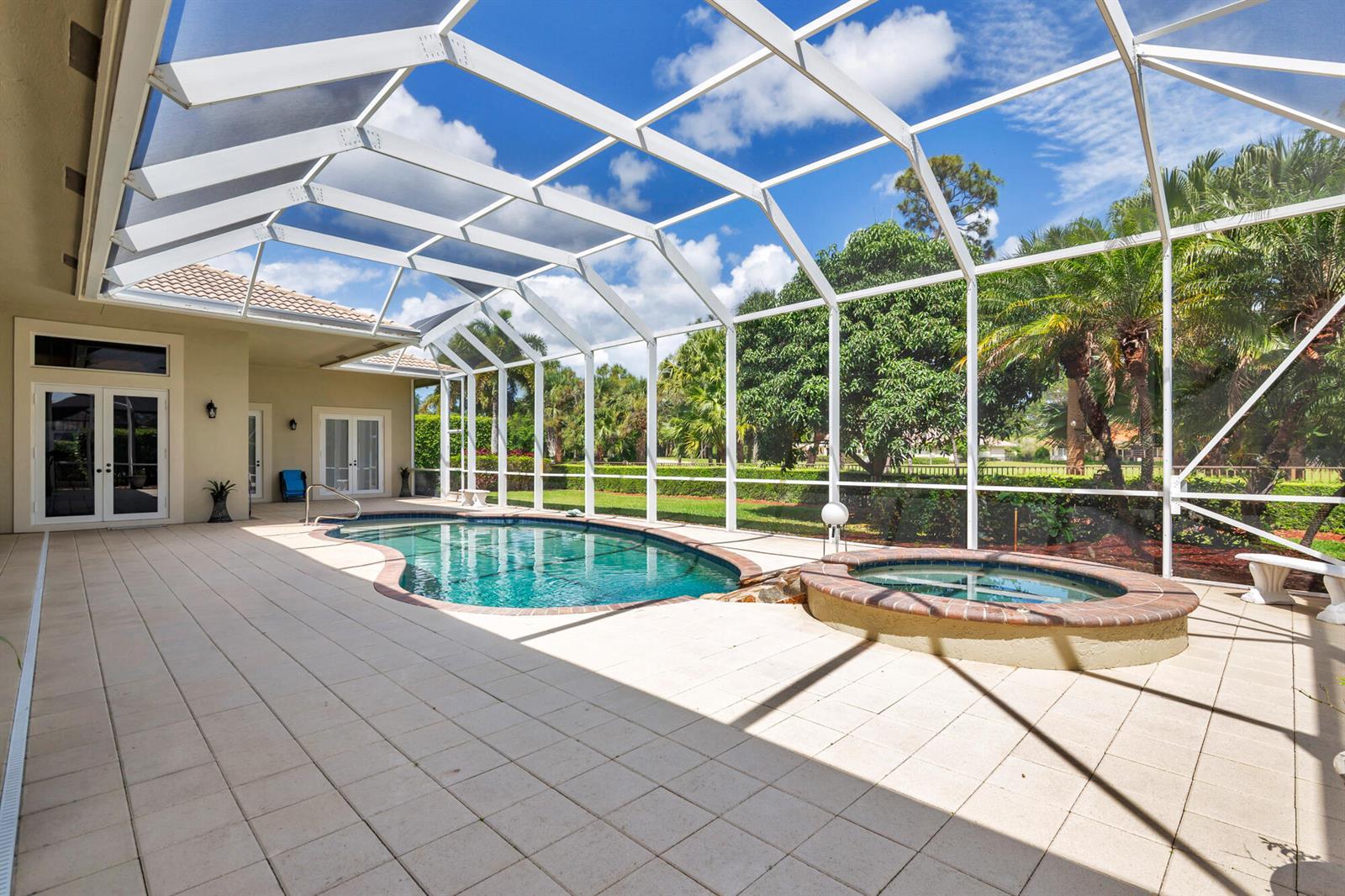 594 N Country Club Drive, Atlantis FL 33462 photo 5